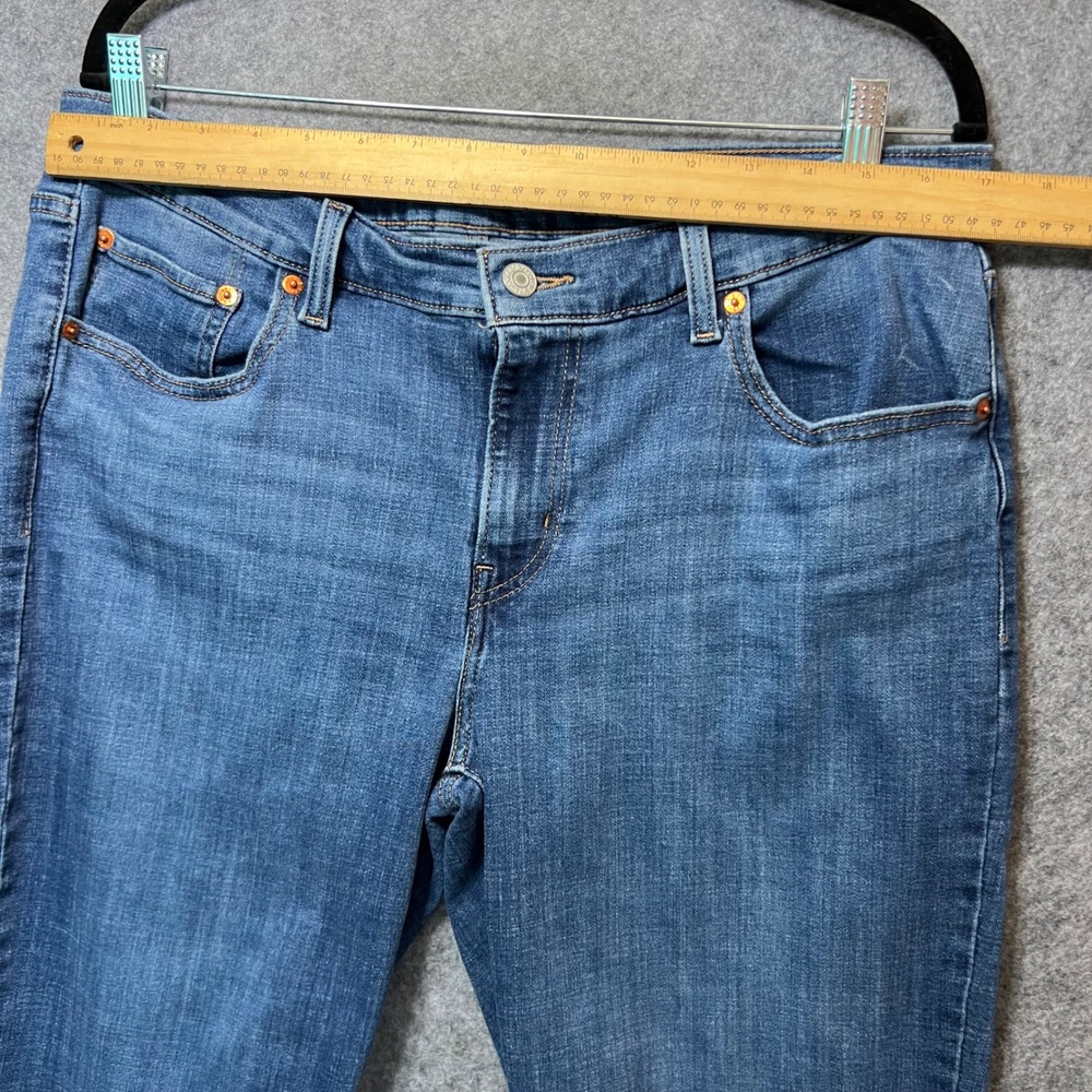 Levi's Boyfriend Jeans Women's Size 32 Light Wash Denim Relaxed Fit Casual 32x27 - Picture 2 of 9